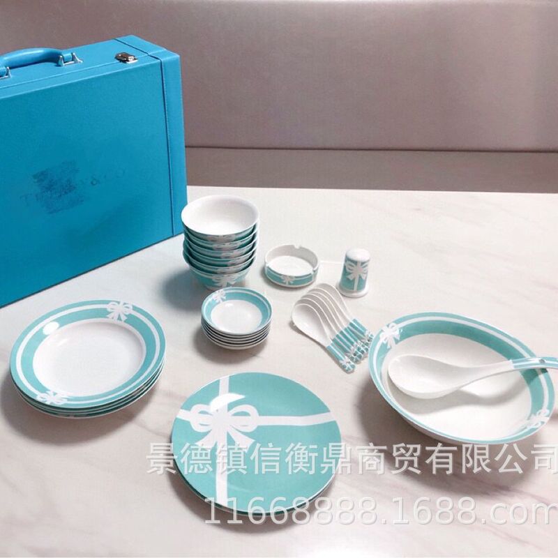 28-Piece Tiffany Blue High-End Bone China Tableware and Dishes Set for Home Accessible Luxury Gift Box Ceramic Dishes Housewarming Gift
