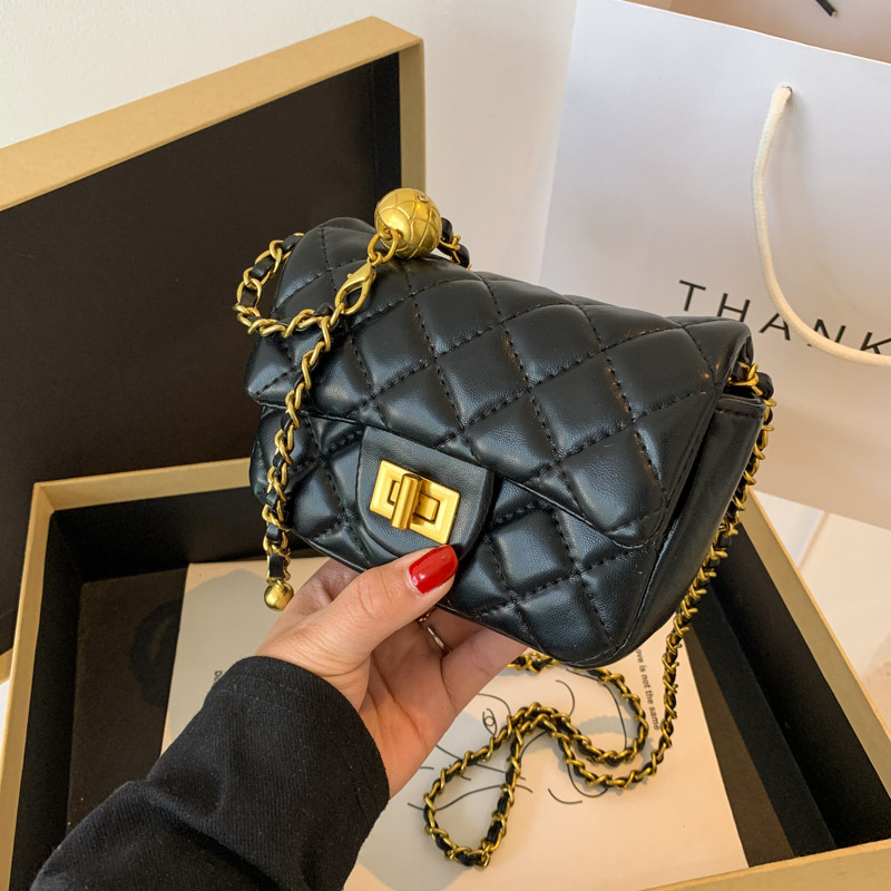 Bolso de cadena popular de este año 2025 verano nuevo bolso femenino mini pequeño bolso de hombro fragante bolso de mensajero de hilo bordado de diamantes