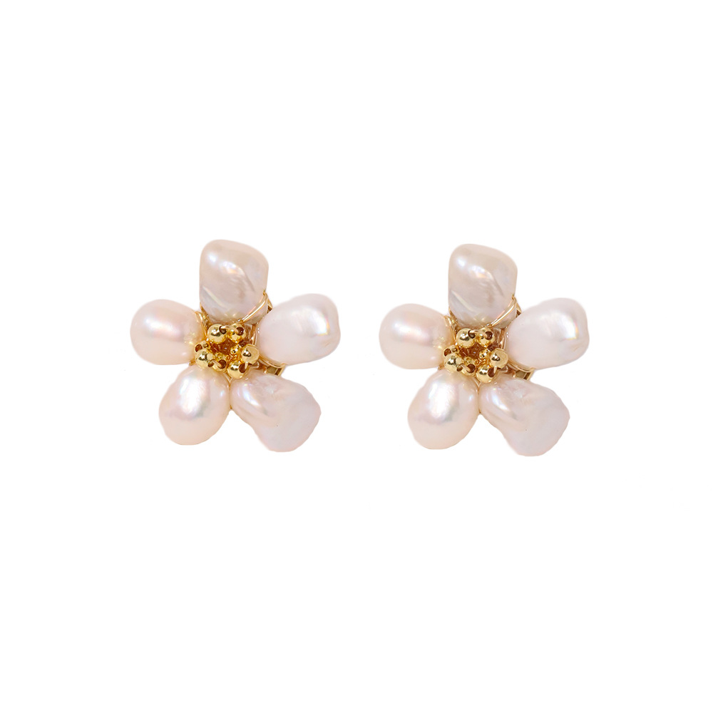 Agujero de perlas de agua dulce natural para mujeres, estilo universal simple y de alto nivel, pendientes de nicho de diseño, pendientes de flores transfronterizos para mujeres