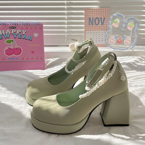 Retro Mary Jane shoes with bow