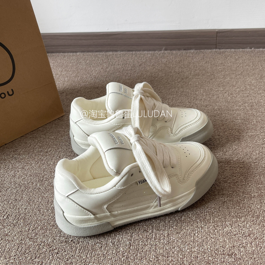 Color sólido simple zapatos de pan casuales de otoño 2025 nuevos zapatos de patineta coreanos de estilo Harajuku zapatos blancos para mujeres