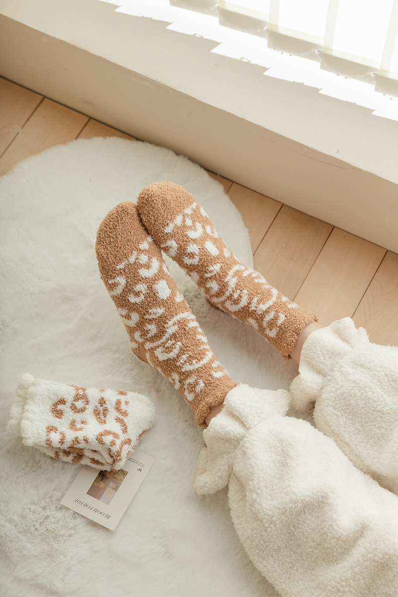 Mujeres Estilo Japones Leopardo Poliéster Mezcla Calcetines De Tripulación Un Par display picture 3