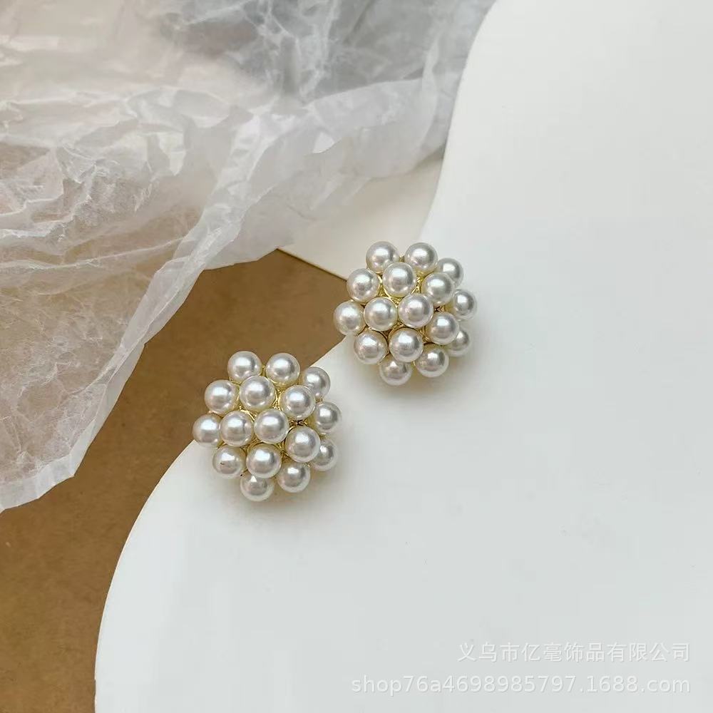 S925 Pendientes de perlas de temperamento Pendientes de lujo ligero de alta gama Pendientes al por mayor y al por menor transfronterizos Mujeres