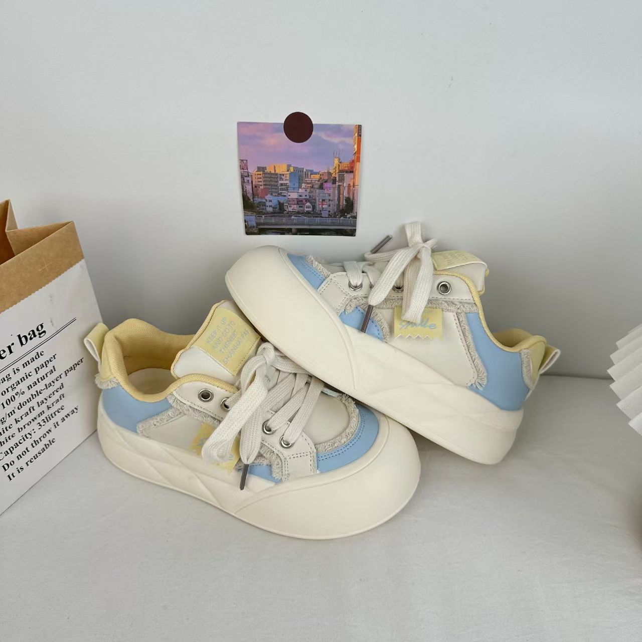 Yuanbo2025 primavera de zapatos de skate de altura de suela gruesa para estudiantes de estilo coreano, zapatos blancos de nicho, zapatos de moda