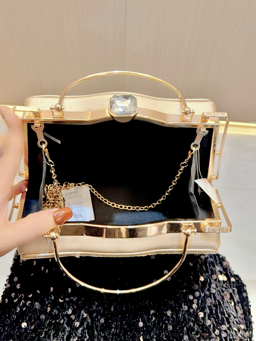 Gold Silver Black Pu Leather Solid Color Square Evening Bags display picture 5