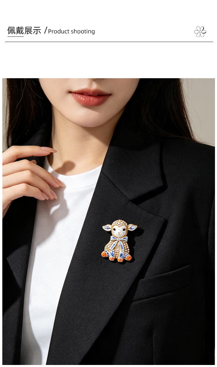 Original cute bowknot lamb brooch with pearls and diamonds, enamel finish, gentle and soothing, decorative pin for women's suits