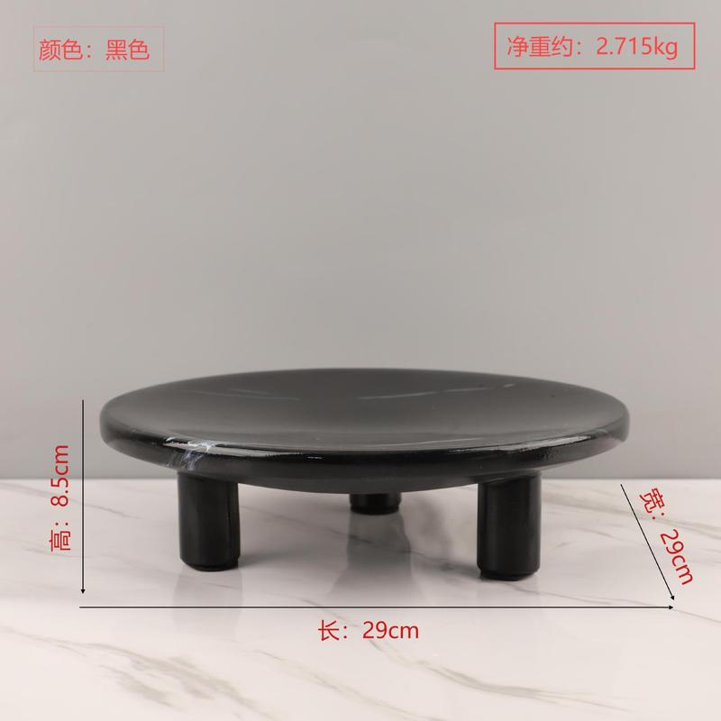 現代のシンプルさは大理石の樹脂の三脚の果物のトレーのテーブルの上に飾られています。|undefined