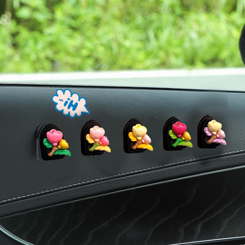 Nuevos adornos de automóviles de tulipanes para niñas decoración de consola central de automóviles frescos adornos de flores de cabeza