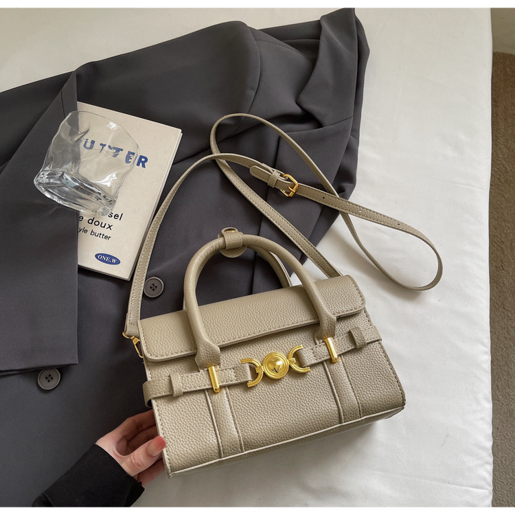 Alta textura de hardware decoración bolso de mano mujer 2026 nuevo popular litchi pattern casual versátil mochila