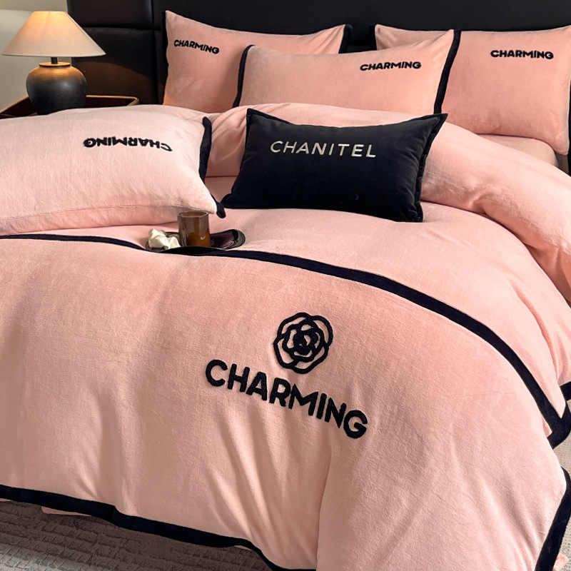 2025 nuevo arroz glutinoso de alta gama cama de cuatro piezas de seda de coral de leche gruesa cama de lujo ligera sábanas cubiertas de invierno