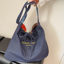 春季新款大容量上班通勤正反两用牛仔包时尚简约民族风百搭斜挎包