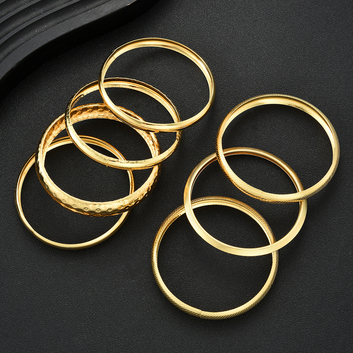 Nuevo brazalete de oro transfronterizo de Europa y América, mujer, martillo de martillo, patrón de serpiente, pulsera de moda simple