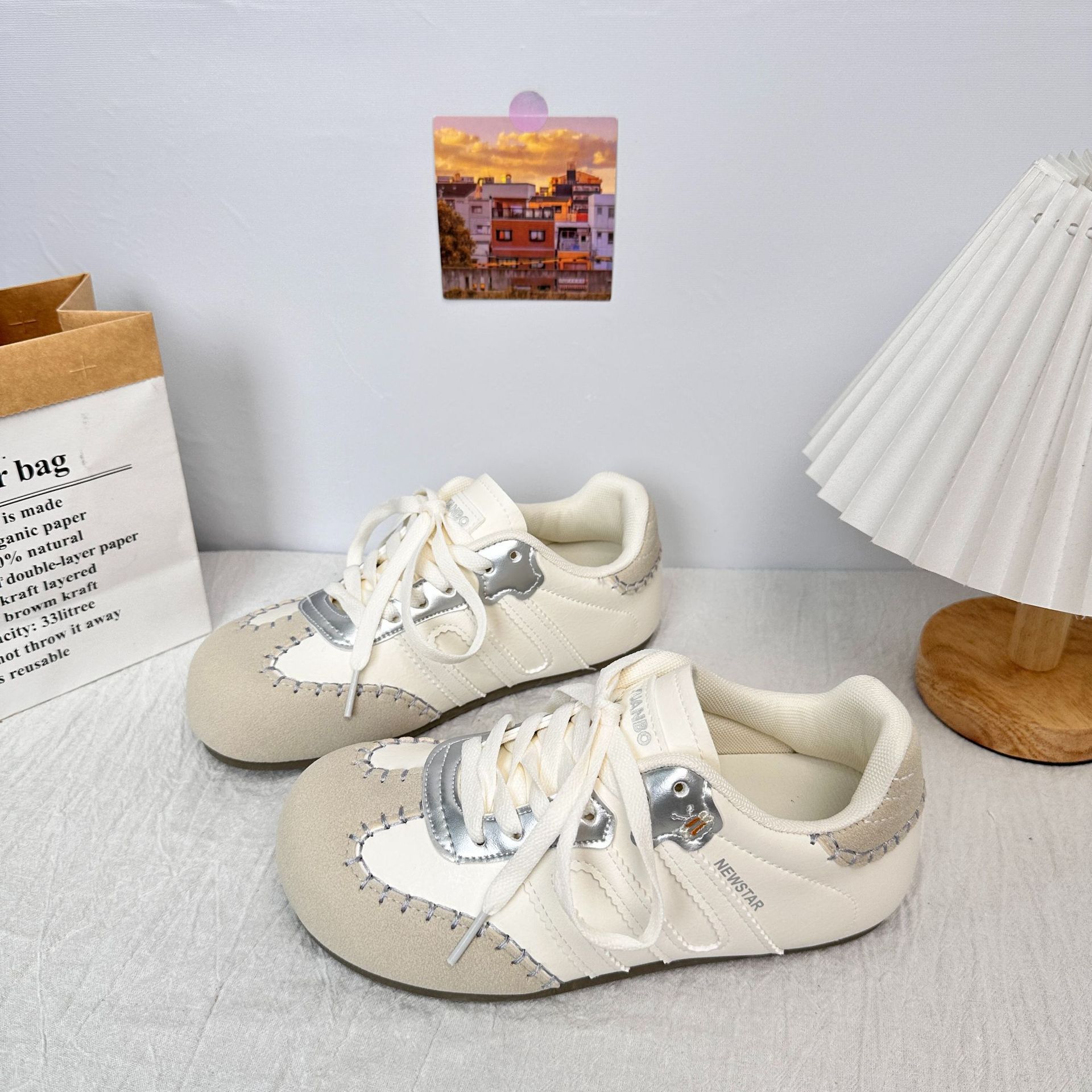 Yuanbo ins versión coreana de los nuevos zapatos blancos de entrenamiento alemán retro ligero para mujer 2025 estudiantes de primavera zapatos casuales planos en nombre del cabello image 3