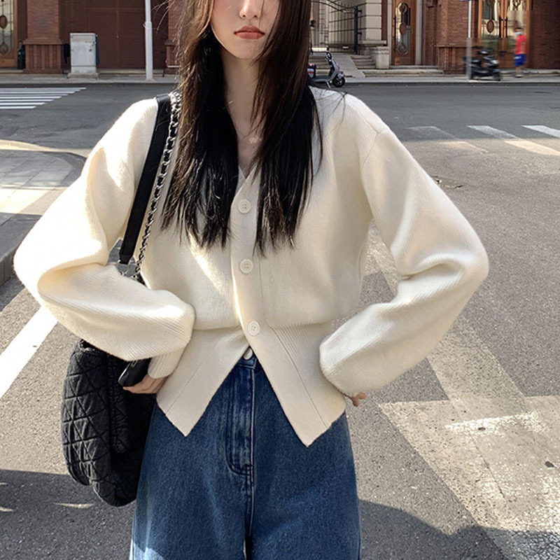 24 invierno Puyuan francés suéter de cuello en v cardigan de mujer otoño 2024 nuevo estilo coreano exterior
