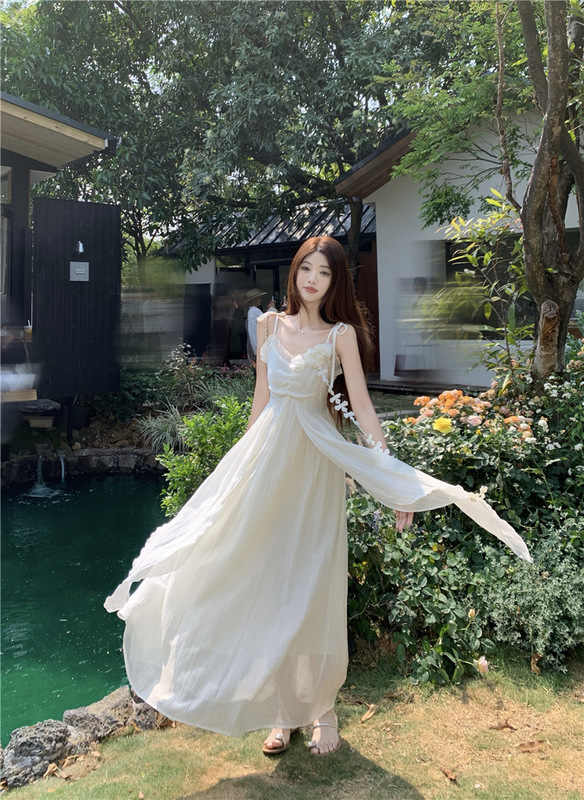リゾート風の花のデザイン感のあるストラップのワンピース女性2025夏の新作は腰を収めて痩せています。|undefined