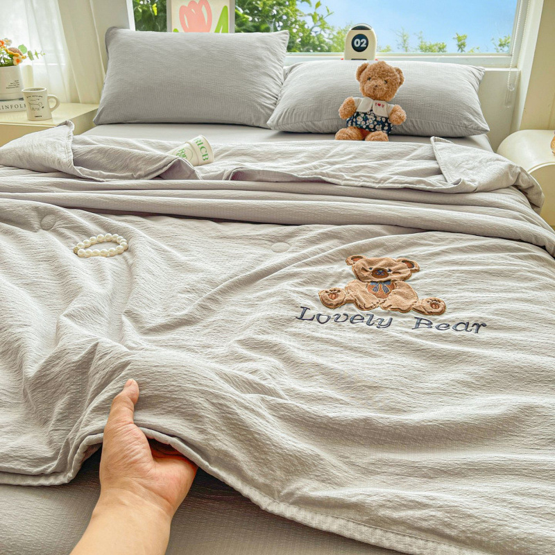Summer Maternal and Infant Grade Cartoon Patchwork Embroidered Summer Quilt, Machine Washable, Suitable for Sleeping Naked, Air-Conditioned Quilt, Student Dormitory Summer Quilt Four-Piece Set