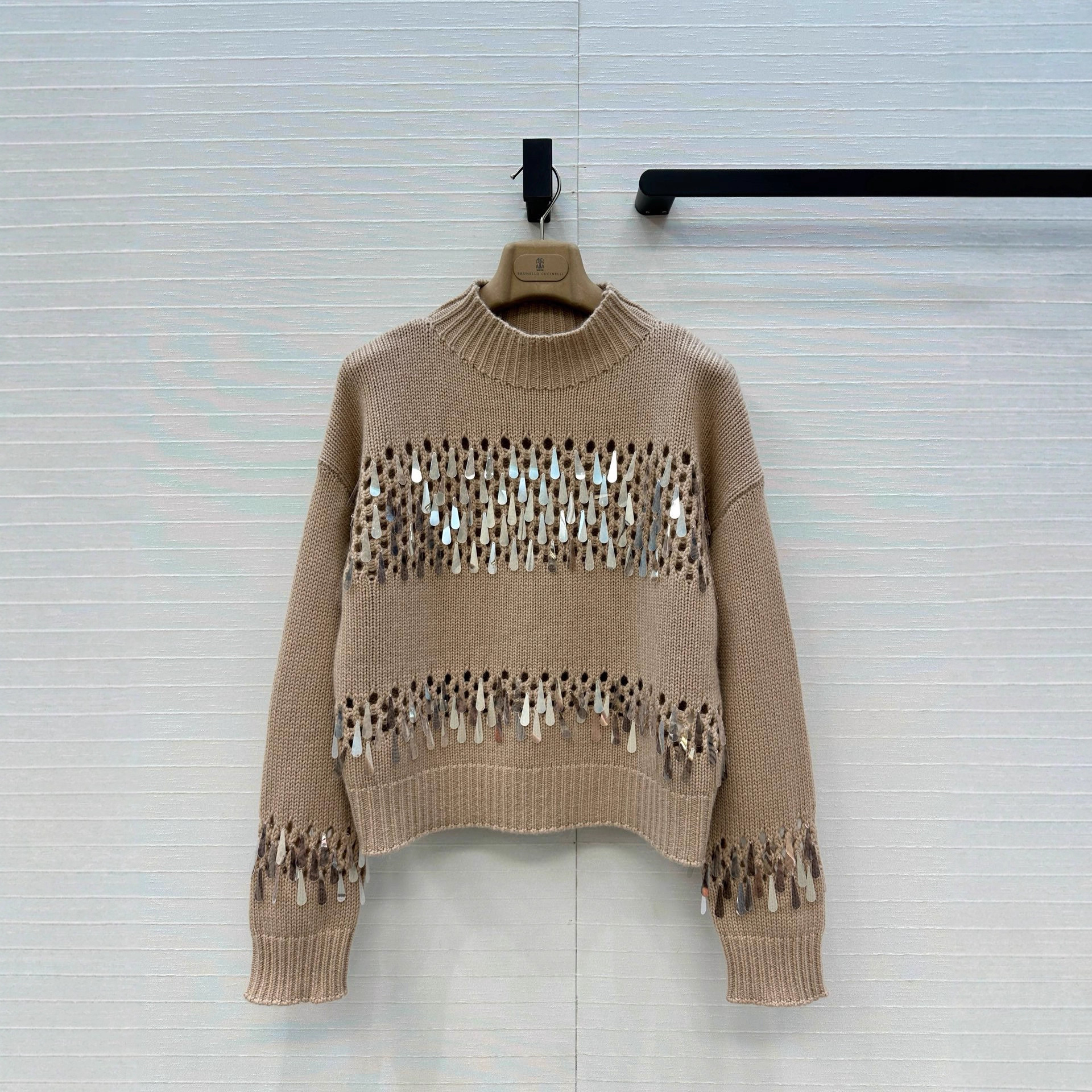 南油篙品25秋冬新款BC纯手工水滴珠片镂空半高领羊绒针织套头毛衣