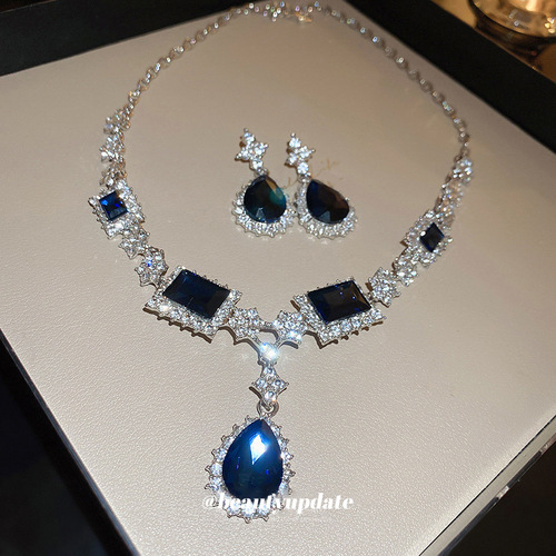 European and American geometric diamond necklace and earrings set, personalized clavicle chain, niche retro water drop light luxury design necklace