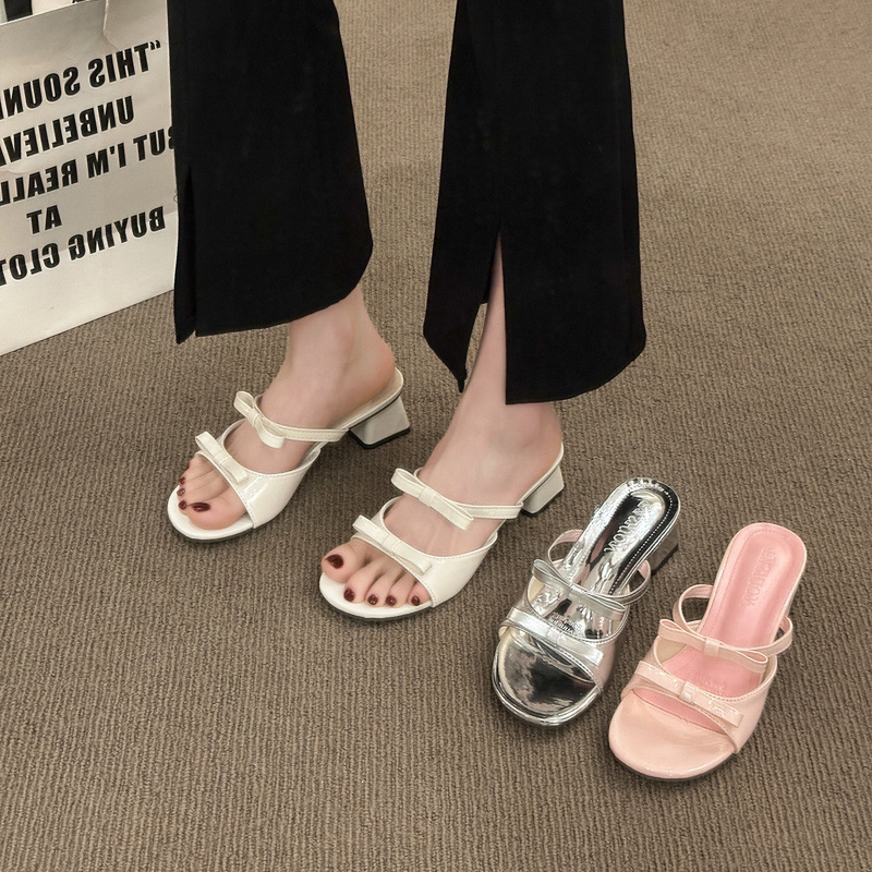 女性のためのハイヒール 2025 夏の新しいスタイルのフレンチリボンラウンドトゥサンダル厚いヒール多用途アウタースリッパ|undefined