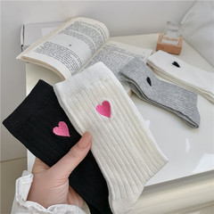灰色繆繆風襪子女春秋刺繡愛心女中筒襪洋氣黑白灰女襪高級感棉襪