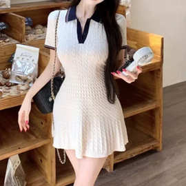 撞色麻花polo领短袖连衣裙女夏季收腰针织裙子学院风修身a字短裙