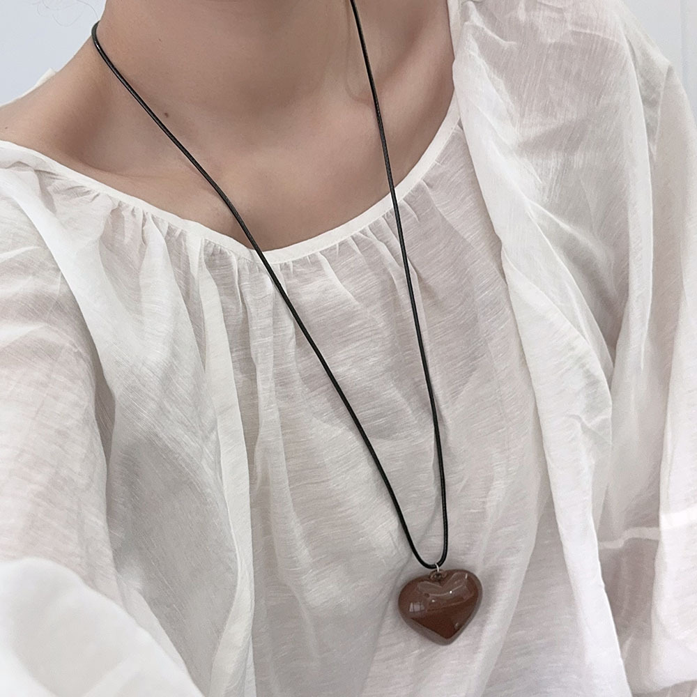 Leather Rope Chain Material Simple Style Heart Shape Resin Leather Rope Woven Chain Pendant Necklaces Wholesale