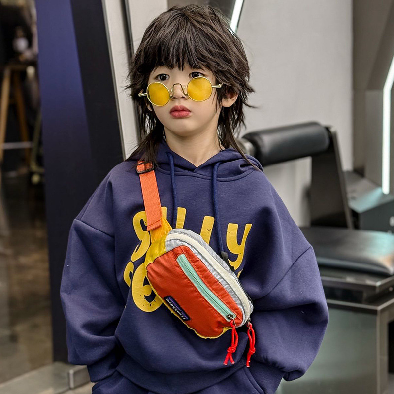 Nuevo bolso para niños coreano moda moda moda para niños y niñas bolso de pecho deportivo al aire libre letras de estilo extranjero bolso para niños