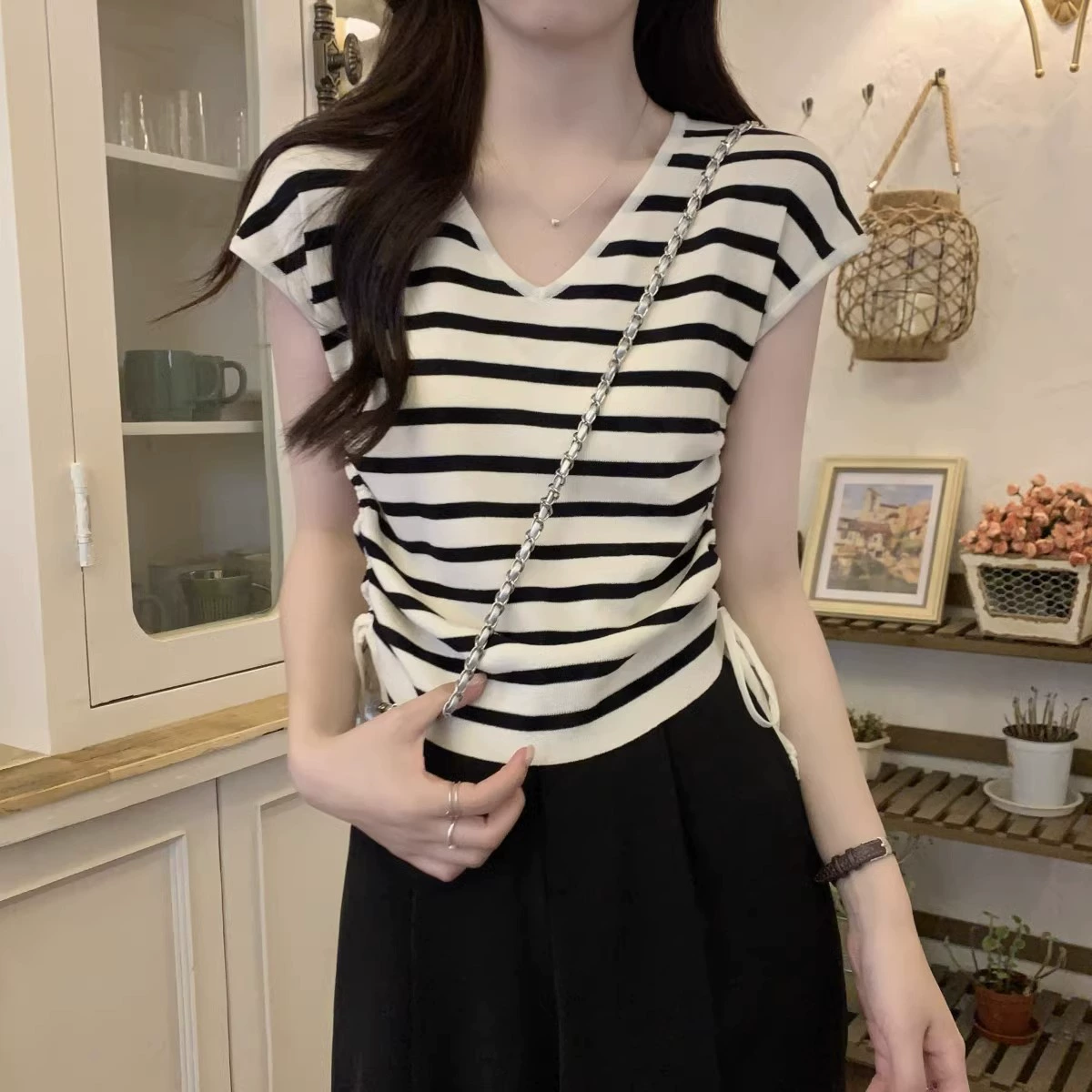 Модная нишевая вязанная женская летняя футболка с короткими рукавами и v-образным вырезом в полоску, стильная футболка для похудения с обычными плечами, топ