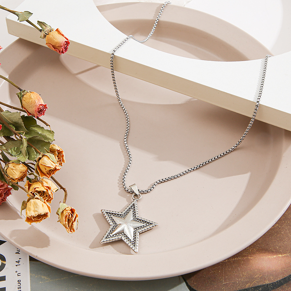 Fashion Pentagram Alloy Pendant Necklace