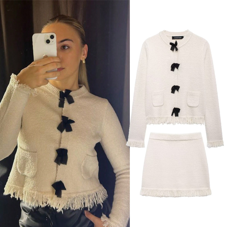 Autumn knitted jacket with bow