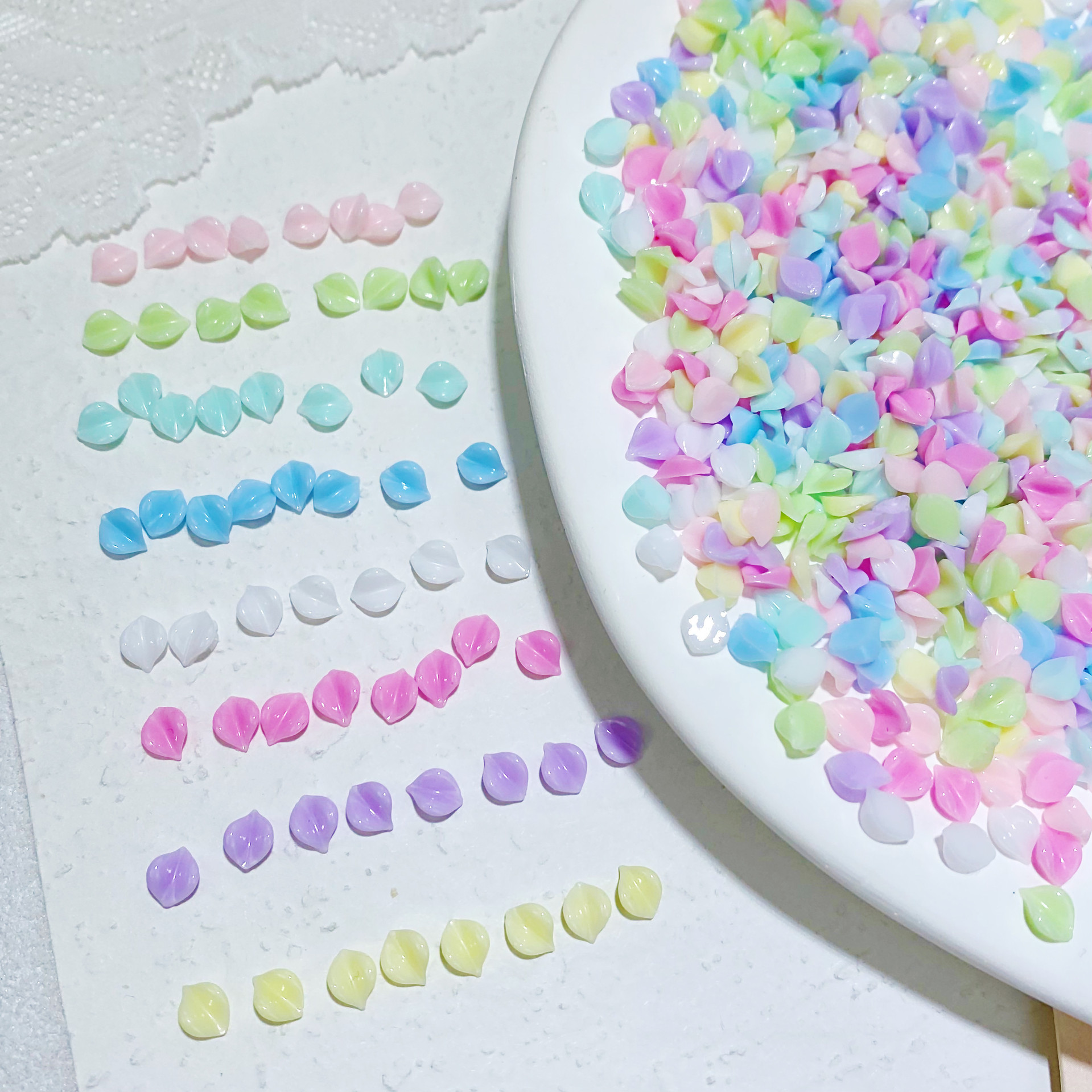 花瓣拼花朵冰透立体美甲饰品跨境爆款彩色树脂花瓣diy穿戴甲配饰
