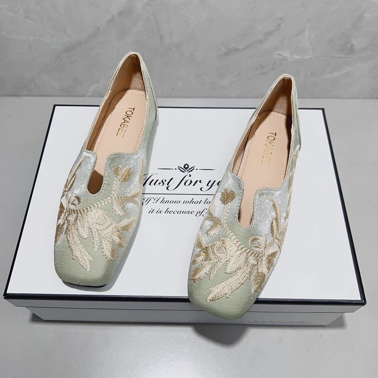 Guofeng nuevo estilo chino de cabeza cuadrada plana con una sola zapatilla 2025 nuevo tamaño grande con suela suave cheongsam zapatos retro bordados frijoles zapatos de marioneta