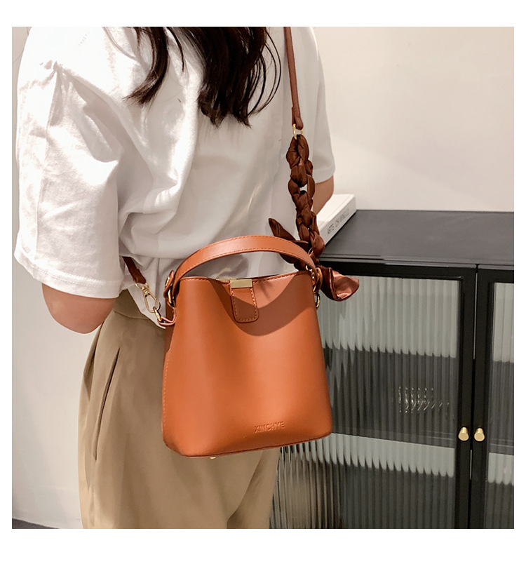 Fashion Silk Scarf Solid Color Single Shoulder Bucket Bag display picture 4