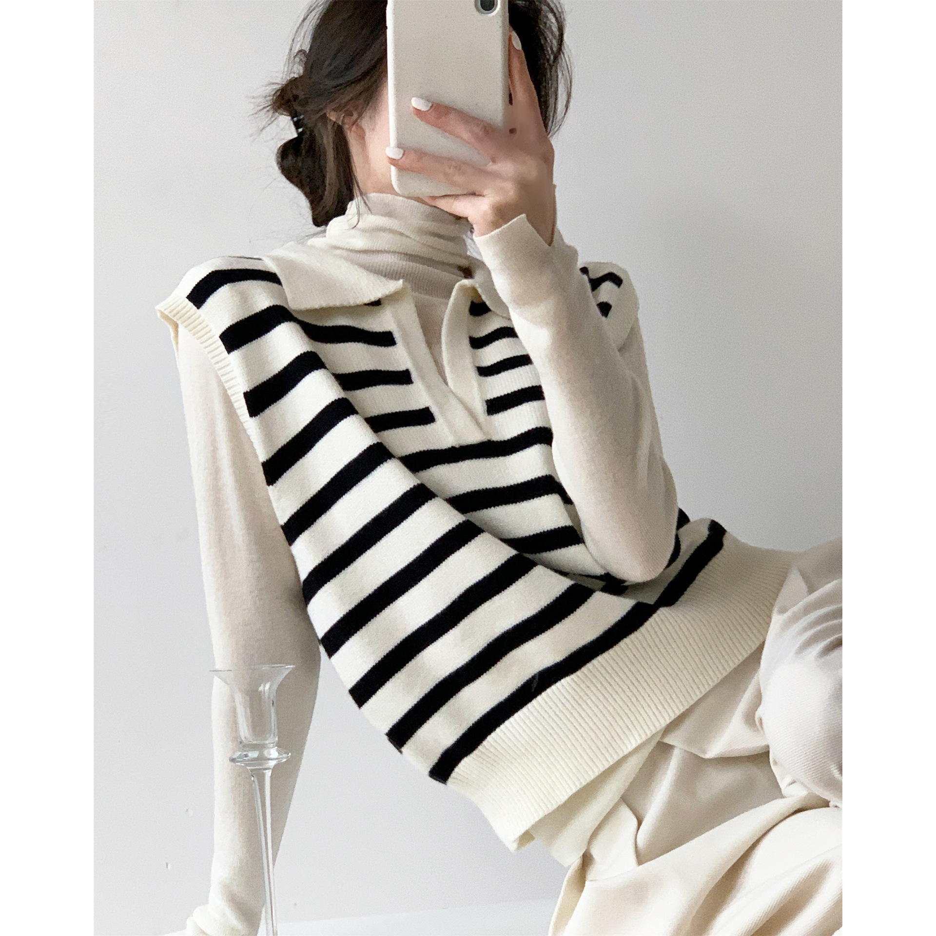 2023 primavera y verano nuevo casual clásico versátil estilo coreano diseño leche blanco fondo negro a rayas con cuello en V Chaleco de punto image 3
