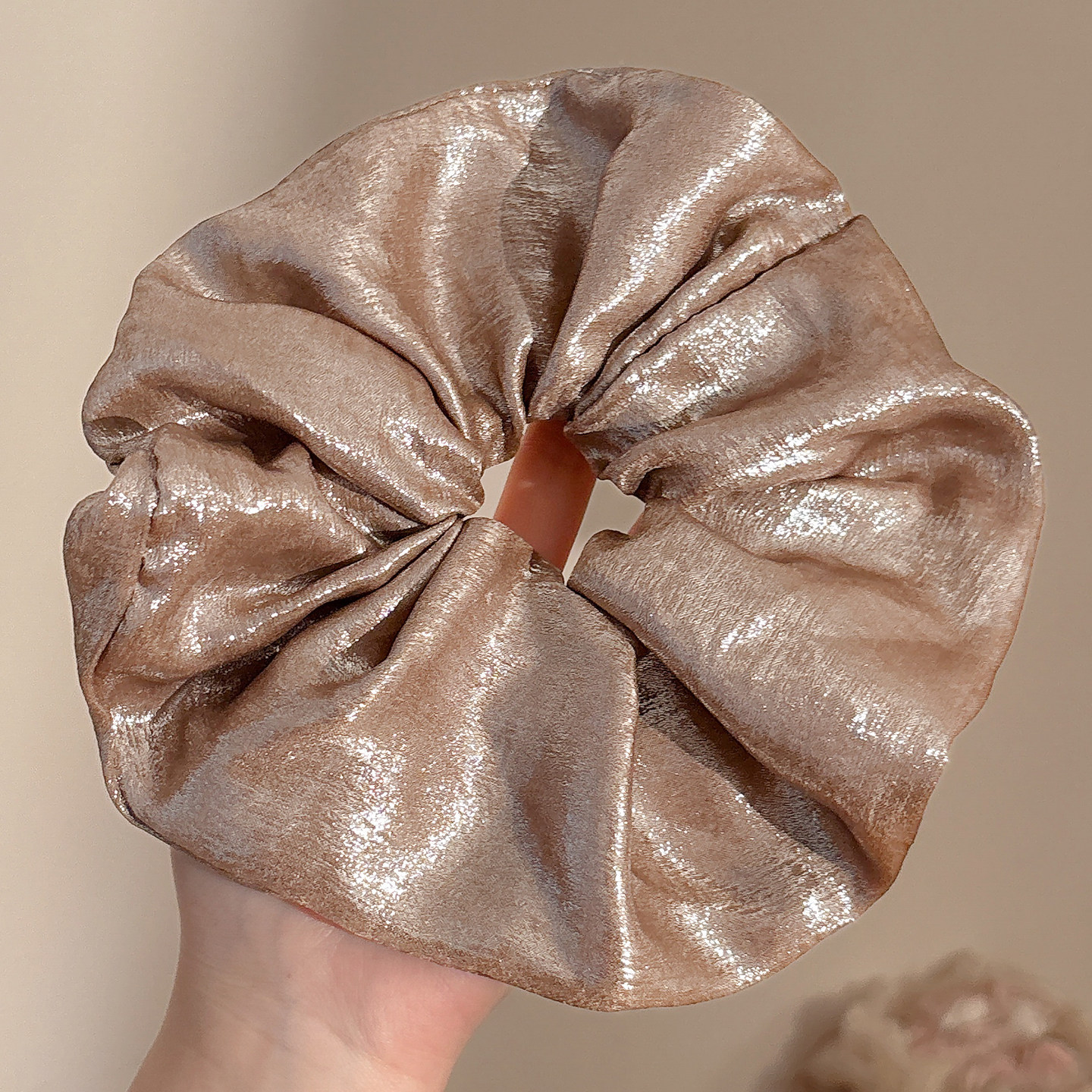 Nuevo scrunchie de encaje multicapa 2026 para mujer, lazo para el pelo de alta gama, accesorio suave para el cabello estilo coreano.