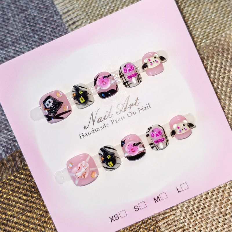 Original children's Halloween nail art: pink skull, sweet and cool design, suitable for girls aged 3-6-12, with heart-shaped nail stickers Original children's Halloween nail art: pink skull, sweet and cool design, suitable for girls aged 3-6-12, with heart-shaped nail stickers