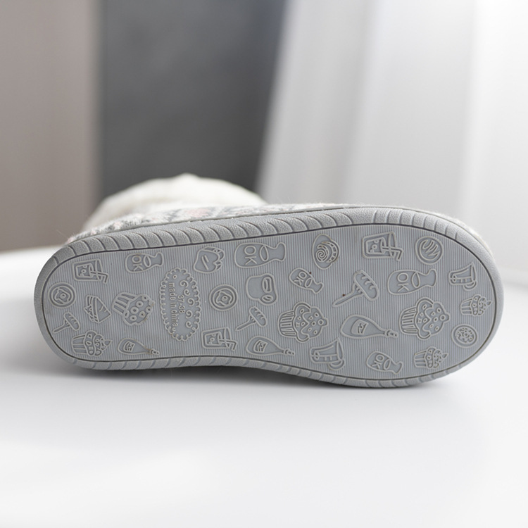 Nuevas zapatillas de algodón para el hogar de invierno engrosadas botas cálidas de fondo suave antideslizante impermeable resistente al desgaste estilo nórdico zapatillas de lana para mujer