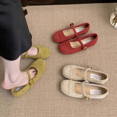 浅口の赤い靴の女性の春秋の新型のフランス式の復古の優しさのアンドロメダのスエードのメアリー珍の靴の平底の豆の靴