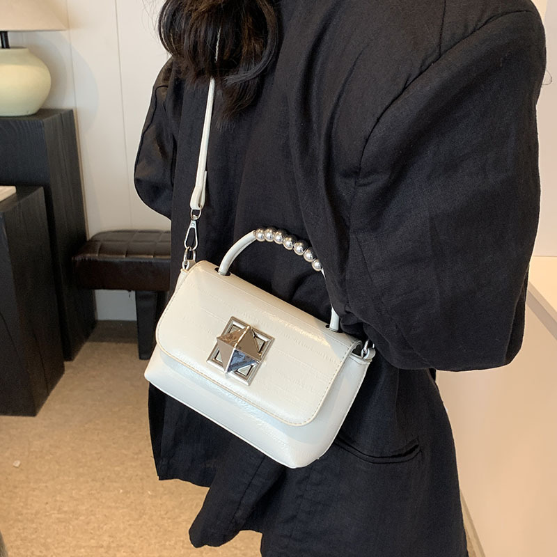 Bolso de mano caliente de verano 2024, nuevo bolso de mujer, bolso pequeño de moda coreano, bolso de mochila casual universal.