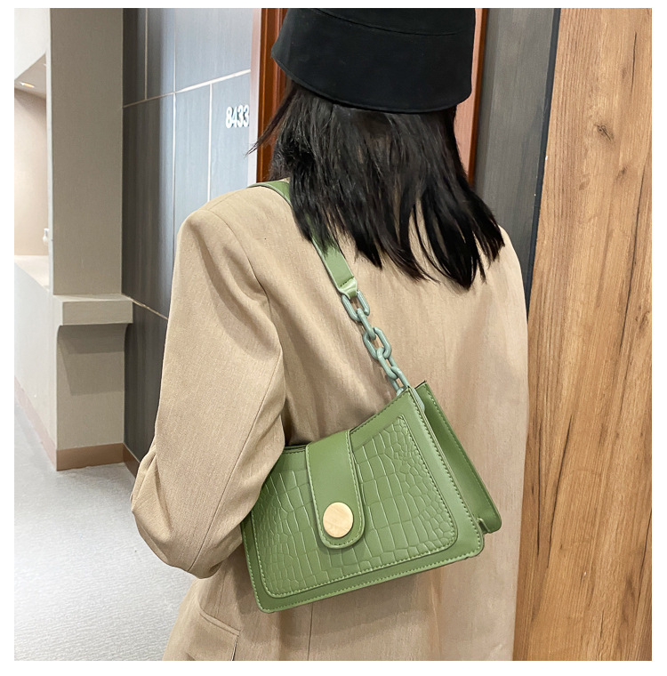 Fashionable chain strap bag