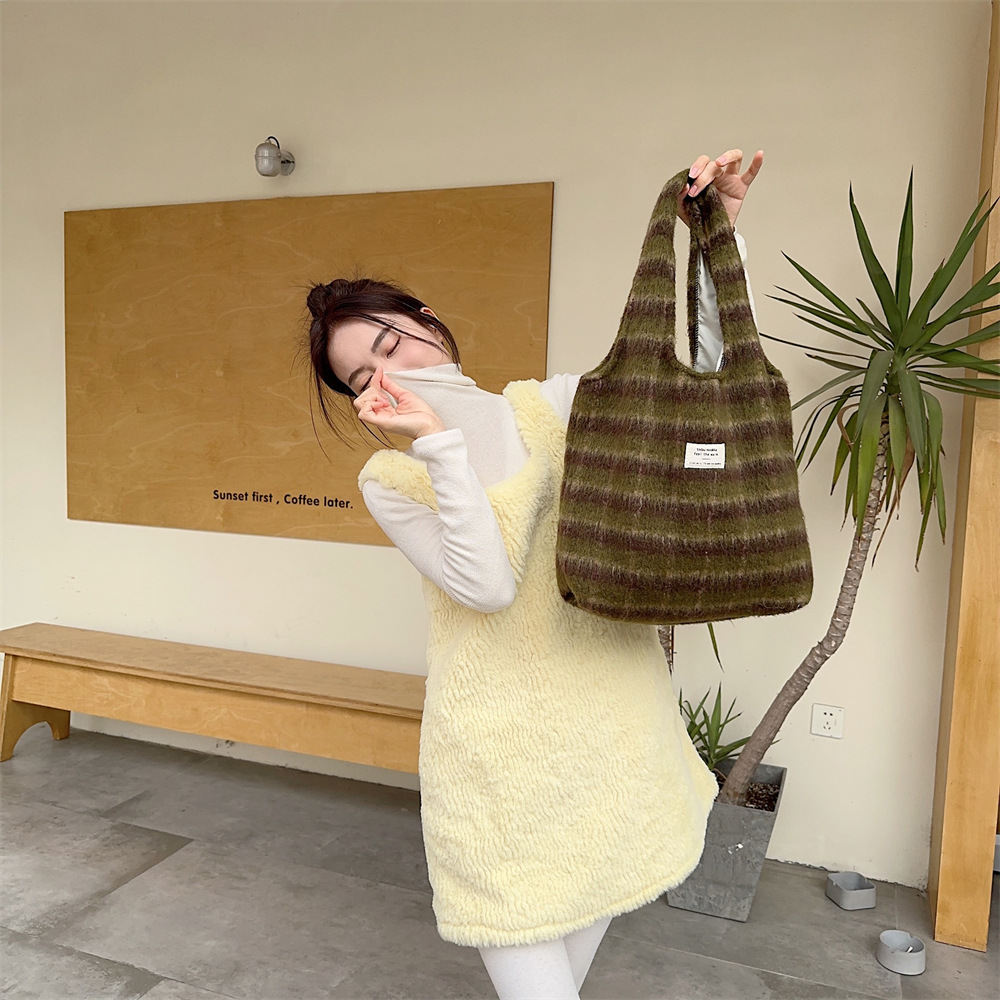 31292 Japanese and Korean large-capacity woolen checkered bag for women, 2023 new Tote bag, commuter and school single-shoulder bag undefined