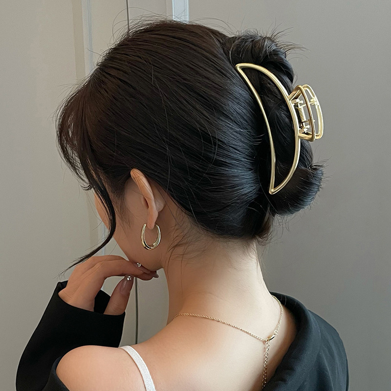 女性用メタルタッセルシャーククリップ、大型インターネットセレブヘアアクセサリー、ハイエンドヘアクリップ、後頭部ヘアピン卸売|undefined