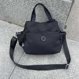 休闲百搭旅游单肩包2025新款时尚通勤包简约斜挎包高级感手提女包