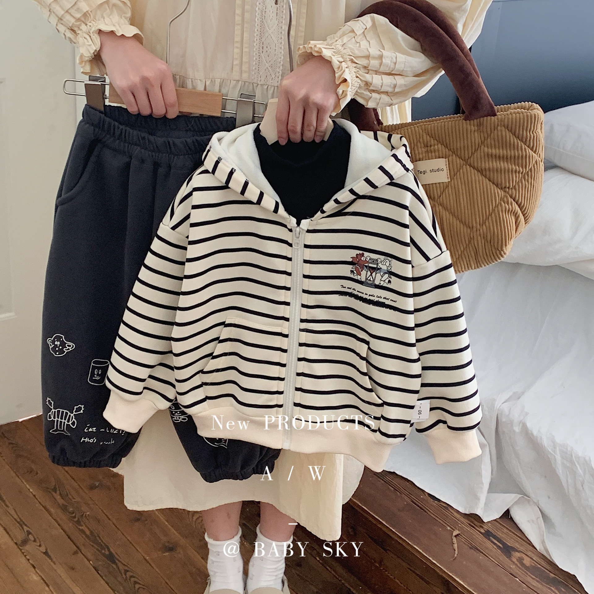 Çocuk Mont 2023 Bangcheng Kış Sürümü Kore Klasik Çizgili Karikatür Kapüşonlu Kazak F0509 Erkek ve Kız Çocukları İçin_voghion.com