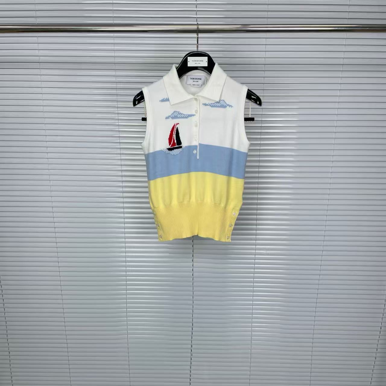 TB factory direct sales of new summer color-blocked sail embroidered knitted vest for women, casual, comfortable and versatile.