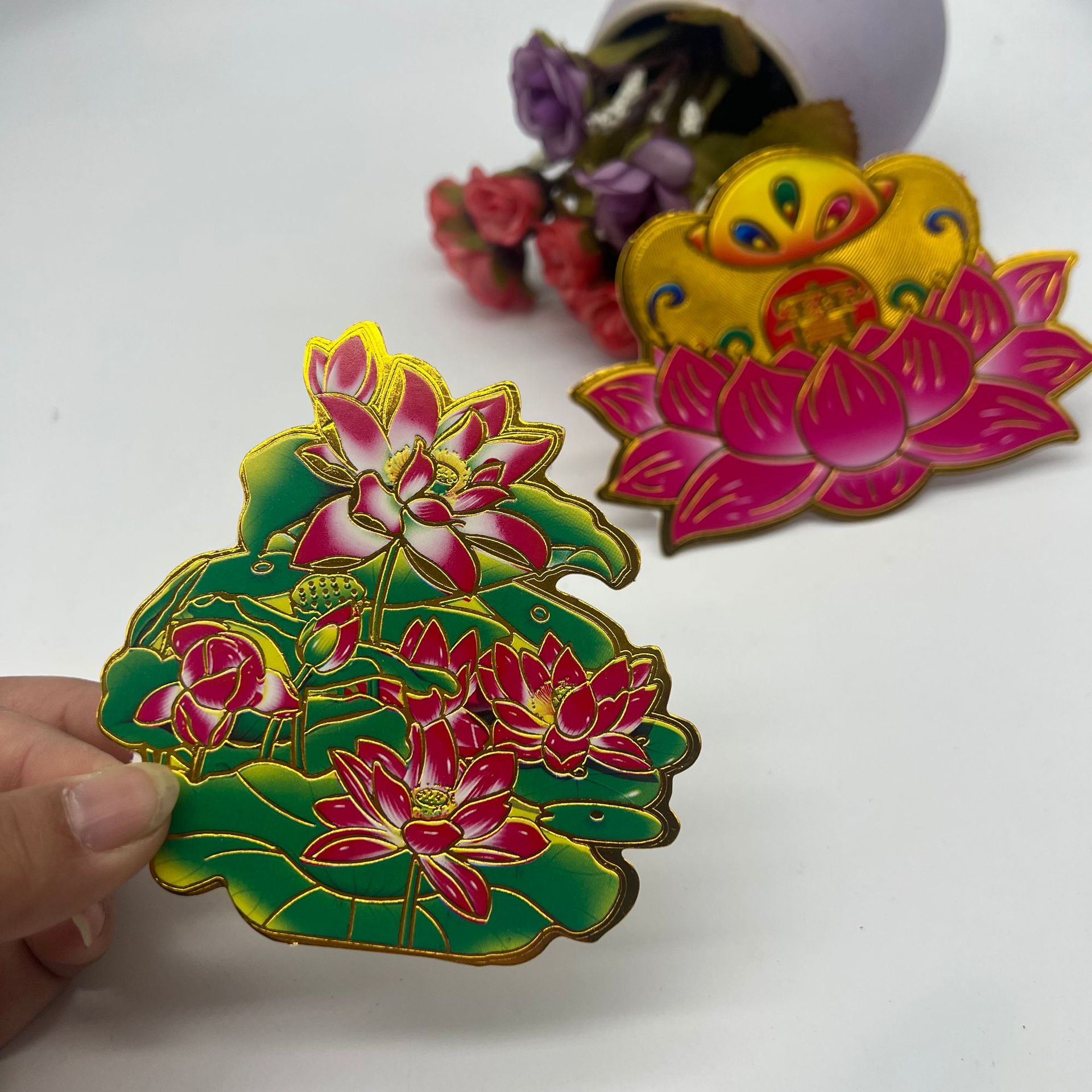 中秋節の折り紙diy手作りの蓮の花の硬い紙は金の蓮の元宝の蓮の花にアイロンをかけます。