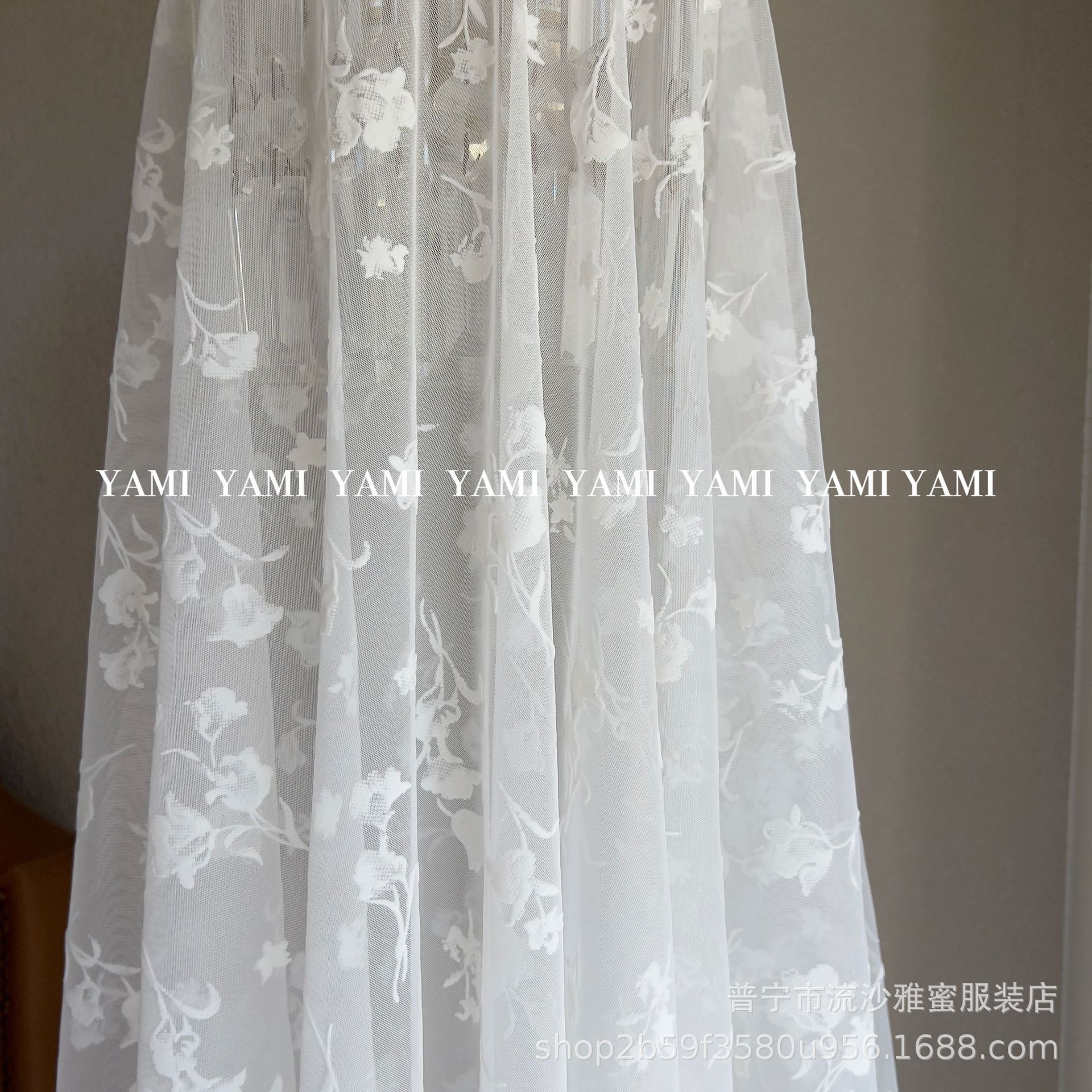 Tejido de malla flocado de rosas Tejido de malla de diamante de poliéster Flor blanca flocada Hanfu Lolita Tela de vestido