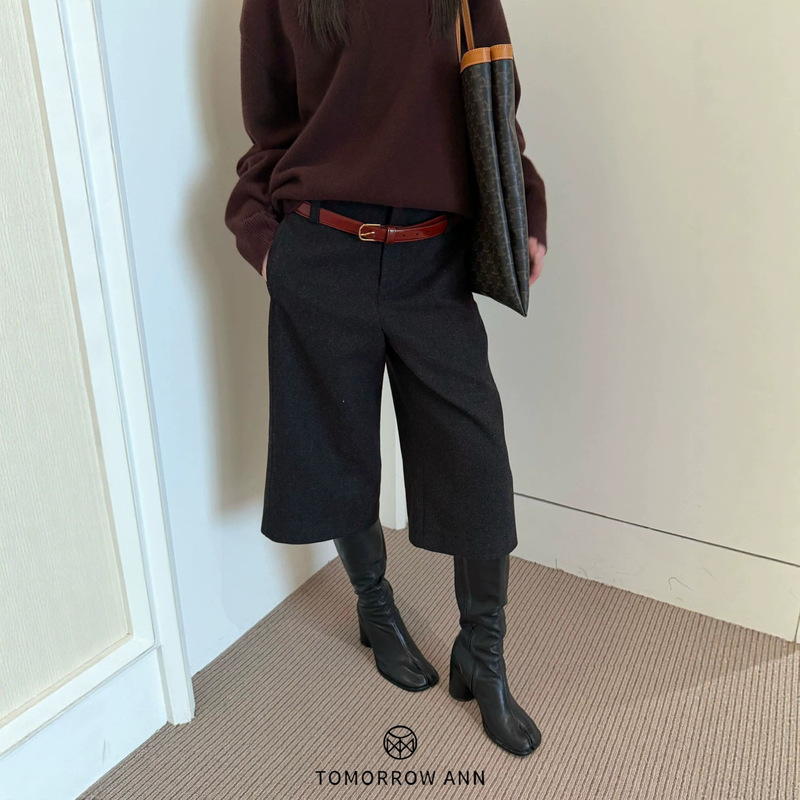 TOMORROWANN: Quietly luxurious, all-wool, relaxed-fit women's trousers, versatile for work and leisure, 7/8 length, style 13389 TOMORROWANN: Quietly luxurious, all-wool, relaxed-fit women's trousers, versatile for work and leisure, 7/8 length, style 13389