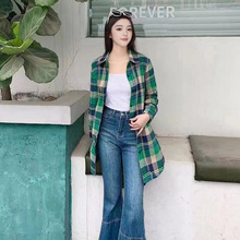 复古格子衬衫女中长款春秋薄外套棉麻衬衣长袖宽松洋气上衣设计感