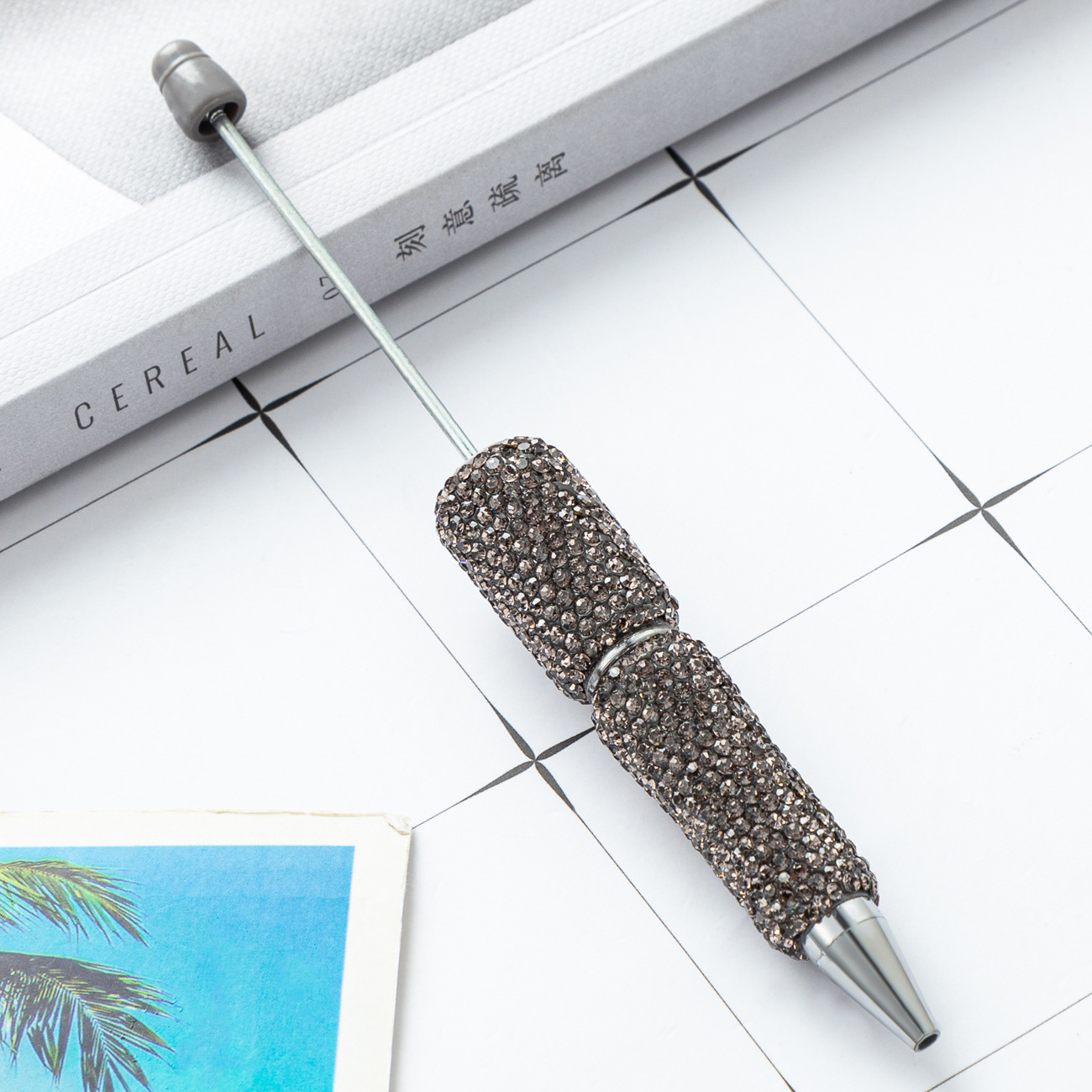 Inventario creativo DIY pluma de perlas de diamante completa con inserción de diamantes hechos a mano con bolígrafo de perlas giratorio multicolor pluma de plástico